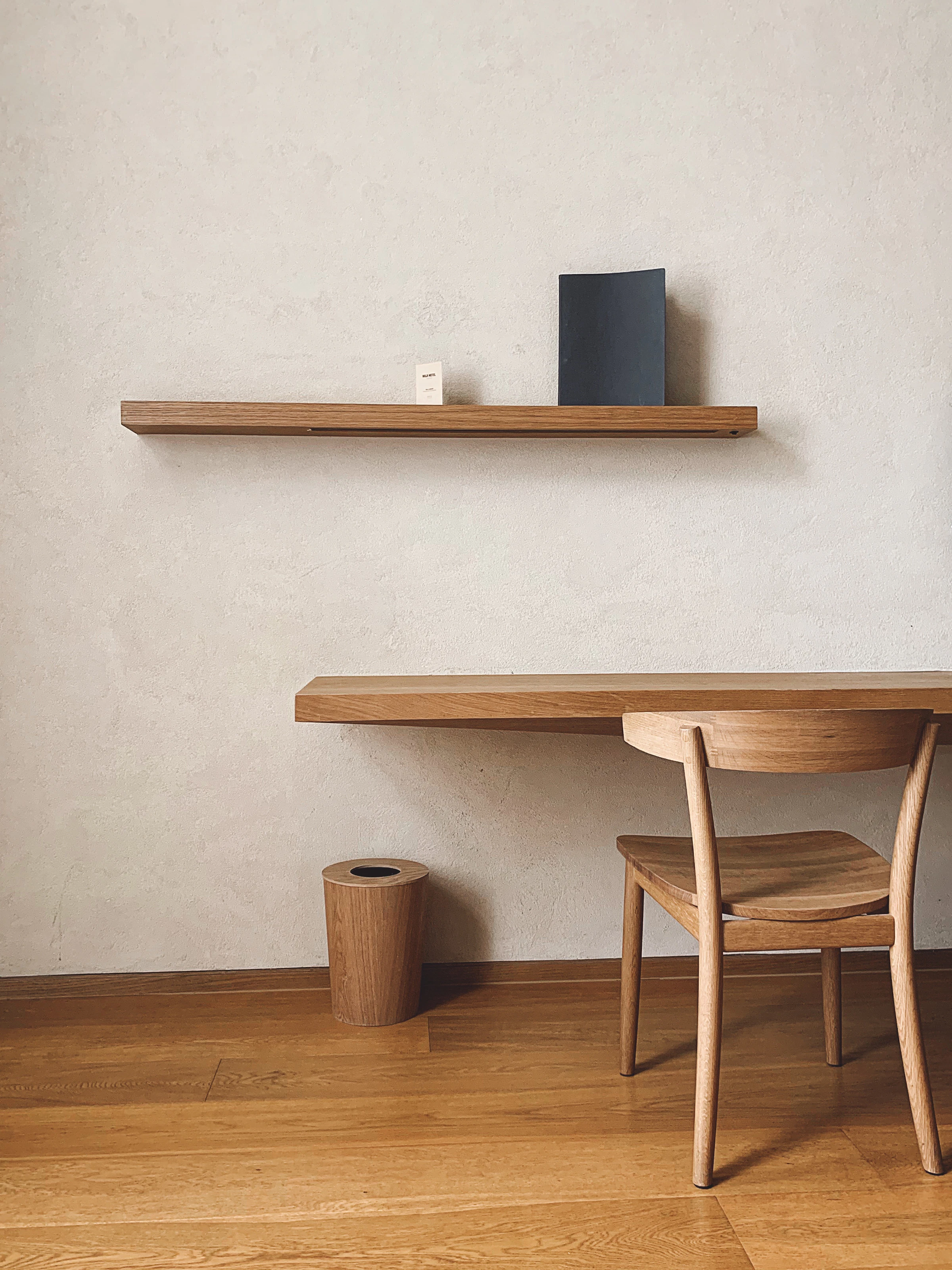 Wall-mounted desk and floating shelf in light oak
